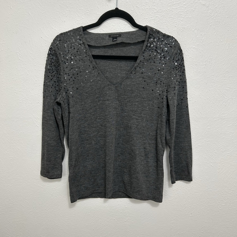 Ann Taylor  Heaather Gray Long Sleeve Sequin V Neck Top  Tee Size M Lightweight